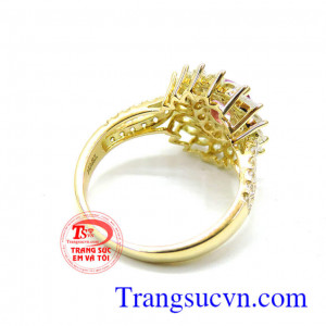 Nhẫn nữ thiết kế thời trang, sang trọng theo xu hướng trang sức thế giới. Nhẫn nữ hoa ruby 18k thời trang