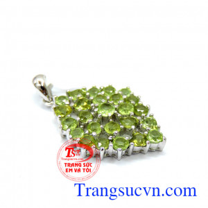 Mặt vàng bọc đá quý thiết kế lộng lẫy. Mặt nữ peridot yêu thương