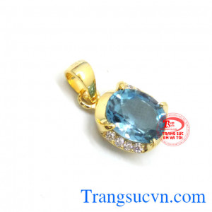 Mặt dây topaz bọc vàng cho nữ mệnh Thủy và Mộc mang năng lượng riêng.