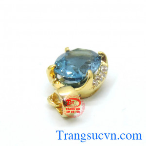 Mặt dây topaz bọc vàng sẽ là món trang sức đầy sang trọng và tinh tế dành cho phái đẹp.