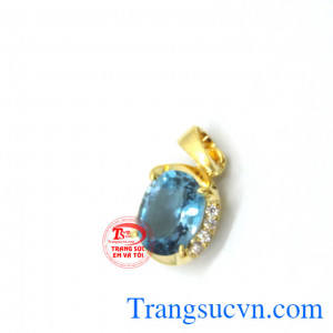 Mặt dây topaz bọc vàng mang lại may mắn và thành công mọi ngày.