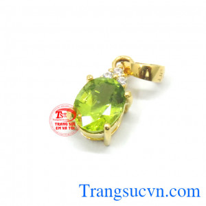 Mặt dây đá peridot trẻ trung có giấy kiểm định mặt dây Peridot uy tín.