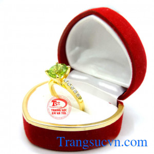Nhẫn nữ đá perodot cá tính