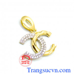 Chiếc Mặt vàng 18k nữ giới,  mặt dây chuyền vàng cho nữ, đeo cùng dây chuyền vàng 18k hai màu.
