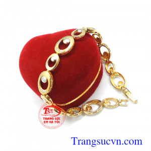 Lắc tay vàng đảm bảo chất lượng vàng. 