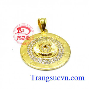 sản phẩm được chế tác trên chất liệu vàng 10k kiểu dáng hiện đại trẻ trung và không kém phần lịch lãm cho nam giới