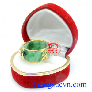 Nhẫn ngọc cẩm thạch bọc vàng