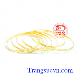 Vòng tay dành cho phái nữ tinh tế,bảo hành chu đáo. Vòng tuần vàng may mắn