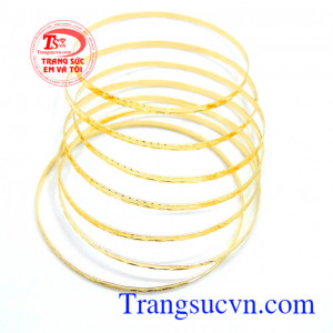 Vòng tuần vàng may mắn đeo cả ngày tạo sự Massage cho cổ tay lưu thông khí huyết tốt cho sức khỏe.