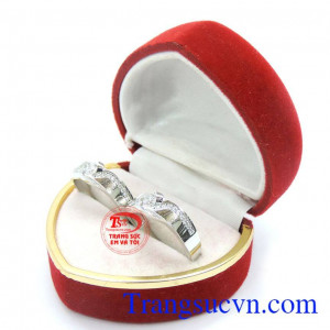 Nhẫn cưới vàng trắng đá quý hạnh phúc