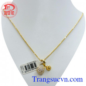 Bộ trang sức vàng dây chuyền, là bộ sản phẩm mặt dây chuyền nữ phù hợp mọi lứa tuổi kết hợp với dây chuyền vàng hợp thời trang và sang trọng quý phái dễ kết hợp với trang phục.