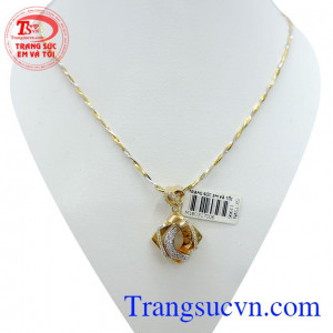 Bộ sản phẩm mặt dây dây chuyền vàng, mặt dây chuyền nữ vàng tây món quà ý nghĩa trong các dịp sinh nhật, lễ tết và kỷ niệm.