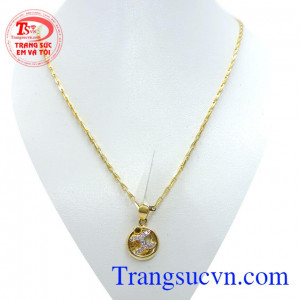 Sản phẩm bộ dây chuyền vàng sẽ khiến phái nữ phải mê mẩn khi lựa chọn.