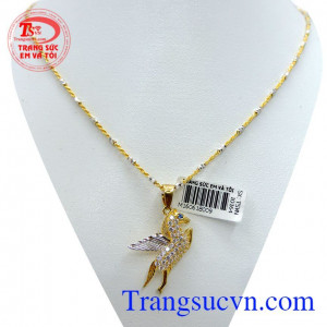 Bộ sản phẩm dây chuyền mặt ngựa vàng ý 10k sản phẩm làm tôn vinh vẻ đẹp quý phái, tinh tế, duyên dáng và quyến rũ.