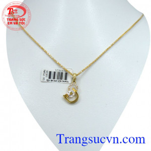 Bộ trang sức mặt dây chữ D hàng hiệu kết hợp dây chuyền vàng đảm bảo chất lượng vàng, đảm bảo uy tín,  đeo cùng mặt dây món quà ý nghĩa.