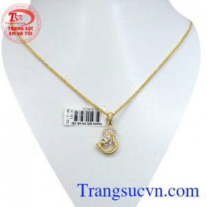 Bộ trang sức mặt dây chữ D độc đáo, tinh tế. Bộ trang sức mặt dây chữ D xinh xắn, hợp thời trang.