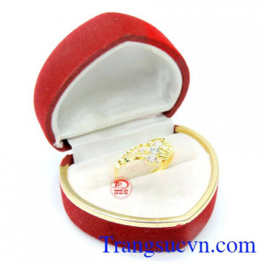 Với ý tưởng từ hoa qua tinh hoa của Mẹ đất đem đến sản phẩm. Nhẫn vàng trái ngọt hạnh phúc