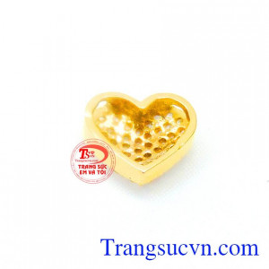Mặt dây trái tim đính đá kết đẹp hợp thời trang và sang trọng.