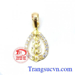Chiếc lá may mắn nhỏ nhắn dễ thương, mặt nữ vàng đẹp, nhỏ xinh, vàng 10k chuẩn chất lượng.