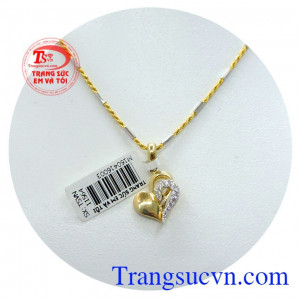 Bộ sản phẩm mặt dây dây chuyền nữ, mặt dây trái tim tình yêu với kiểu dáng đẹp, ý nghĩa sản phẩm kết hợp với dây chuyền vàng 10k giá tốt.