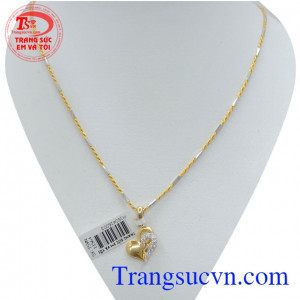 Bộ sản phẩm mặt dây dây chuyền nữ bán hàng uy tín trên toàn quốc, bảo đảm chất lượng vàng.