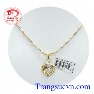 Mặt dây bộ dây chuyền nữ mang lại nét nữ tính, yêu kiều cho phái đẹp. Mặt dây bộ dây chuyền nữ kết nối yêu thương.
