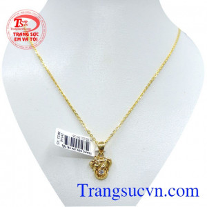 Bộ sản phẩm mặt dây tuổi lợn phù hợp với những người tuổi Hợi, chất lượng đảm bảo.