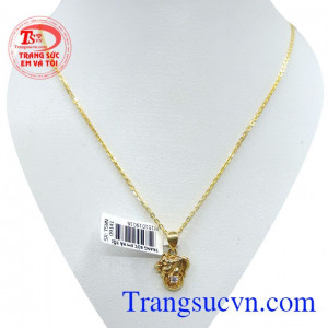 Bộ sản phẩm mặt dây tuổi lợn, bộ sản phẩm trang sức vàng đeo sáng với dáng tròn chữ o, mặt dây vàng 10k chất lượng đảm bảo,hợp thời trang.