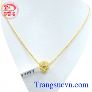 Bộ trang sức nữ kiểu đẹp may mắn là bộ sản phẩm dây chuyền vàng đi cùng mặt dây vàng tây nữ chế tác bằng máy độ bền đẹp,quý phái.