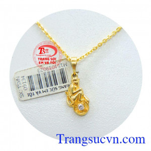 Mặt dây bộ dây chuyền vàng nữ phù hợp với người tuổi Thân, hợp thời trang và sang trọng quý phái dễ kết hợp với trang phục.