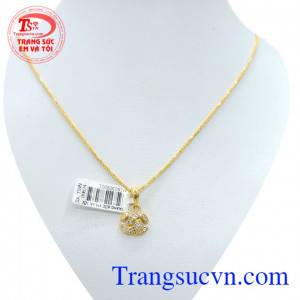 Bộ nữ trang vàng đẹp gồm dây chuyền vàng 10k và mặt dây vàng 10k tinh tế. Trang sức  Em và Tôi đảm bảo về chất lượng sản  phẩm cho khách hàng. Bộ nữ trang vàng đẹp