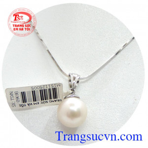 Nữ trang mặt ngọc trai vàng trắng nuôi nước mặn dành cho nữ sang trọng cùng dây vàng trắng đeo hợp thời trang và sang trọng hợp thời dành cho nữ ngọc trai quý.