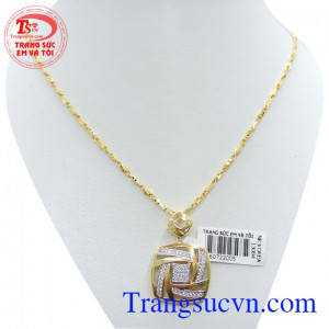 Nữ trang bộ vàng tây sang quý phù hợp làm quà tặng cho người thân, bạn bè.