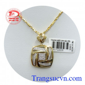 Nữ trang bộ vàng tây sang quý, bộ trang sức hoa may mắn hợp thời trang, hạnh phúc, vàng dây chuyên, mặt dây đảm bảo chất lượng vàng, uy tín.