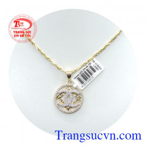 Nữ trang vàng bộ hàn quốc, dây chuyền nữ 10k, chế tác tinh xảo, đường nét tinh xảo kết hợp với mặt dây vàng nhập khẩu hàn quốc đem lại vẻ đẹp quyễn rũ huyền bí cho phái đẹp.