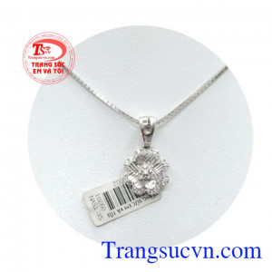 Nữ trang vàng trắng bộ họa đẹp, bộ sản phẩm nữ trang 18k sản phẩm mặt dây kết hợp với dây chuyền nữ phù hợp mọi lứa tuổi.