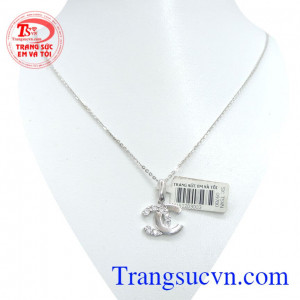 Bộ trang sức đẹp vàng trắng kiểu dáng trẻ trung.