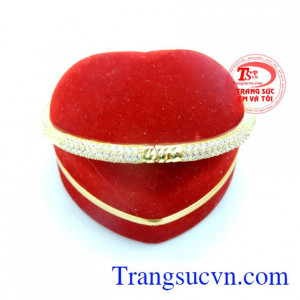 Phù hợp với xu hướng thẩm mỹ của phái đẹp. Vòng tay vàng nữ trẻ trung