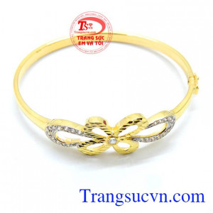 Sản phẩm vòng tay vàng tây chất lượng đảm bảo. Lắc tay nữ mặt hoa vàng tây