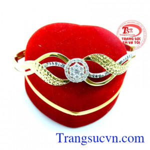 Vòng tay vàng mặt đính đá sáng