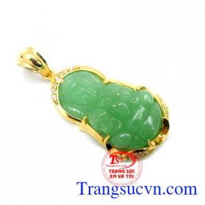 Mặt dây quan âm đá quý bọc vàng đẹp.
