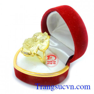Nhẫn tỳ hưu thạch anh vàng.