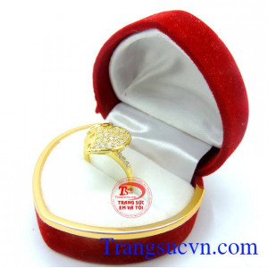 Bán chiếc nhẫn nữ đẹp đeo hợp làm tôn lên vẻ đẹp dịu hiền của phái đẹp. 