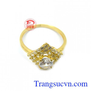 Thiết kế nhẫn nữ theo yêu cầu. Nhẫn nữ vàng đính kim cương 5 ly