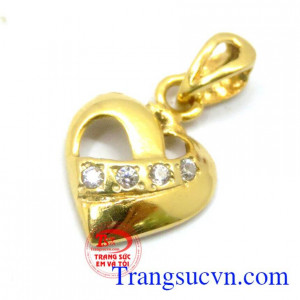Mặt trái tim vàng tình yêu là món quà yêu thương dành cho người ấy.
