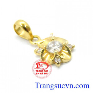 Mặt dây nữ vàng tây kiểu đẹp được chế tác vàng 10k chất lượng.
