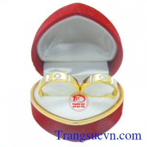 Cặp nhẫn cưới vàng hạnh phúc là minh chứng cho tình yêu và sự trung thành