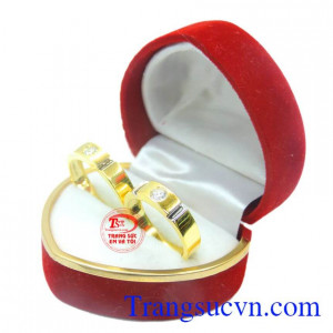 Nhẫn cưới vàng tây