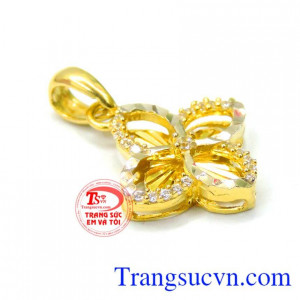 Mặt nữ vàng hoa 4 cánh là món quà ý nghĩa tặng phái đẹp trong các ngày lễ, kỷ niệm.