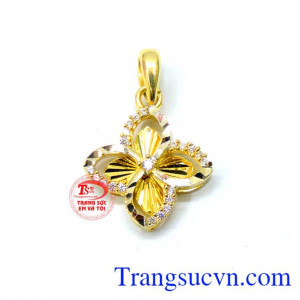 Mặt nữ vàng hoa 4 cánh hợp thời trang, xinh xắn.
